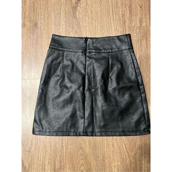 Topshop faux leather mini skirt side Slit Detail in black size US 4 - Picture 5 of 8